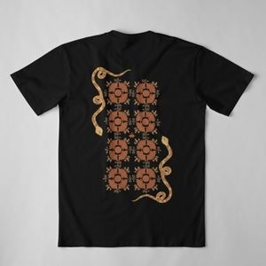 NWT Snake print back design tee shirt